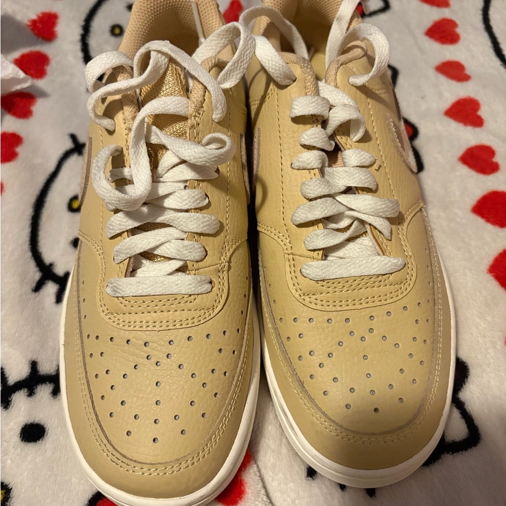 Nike Women's Sneakers Beige and White